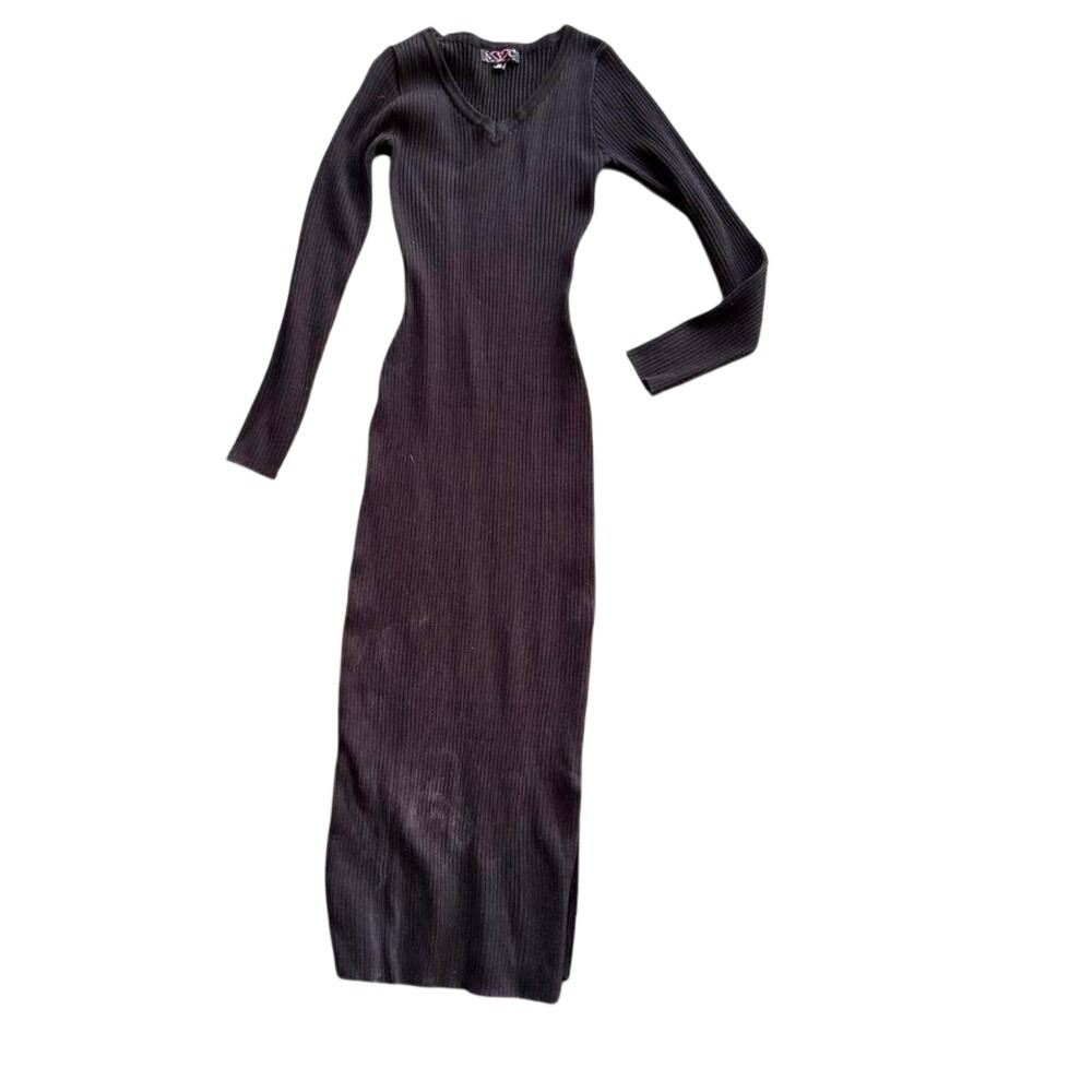 Black ribbed maxi‎ dress with long sleeves and V-neckline. Size: M